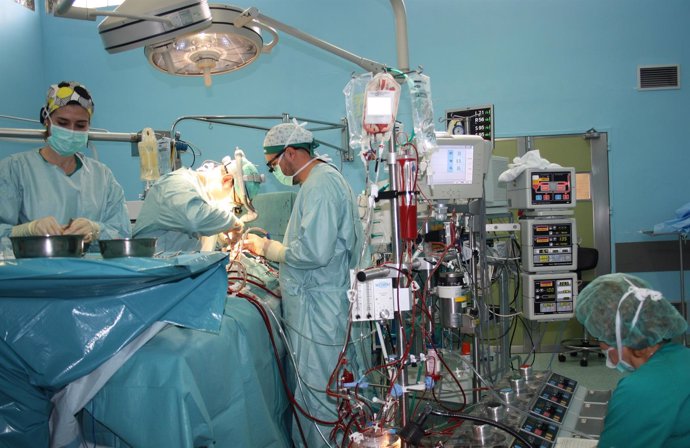 Cirugía extracorpórea en el Hospital Materno Infantil de Málaga