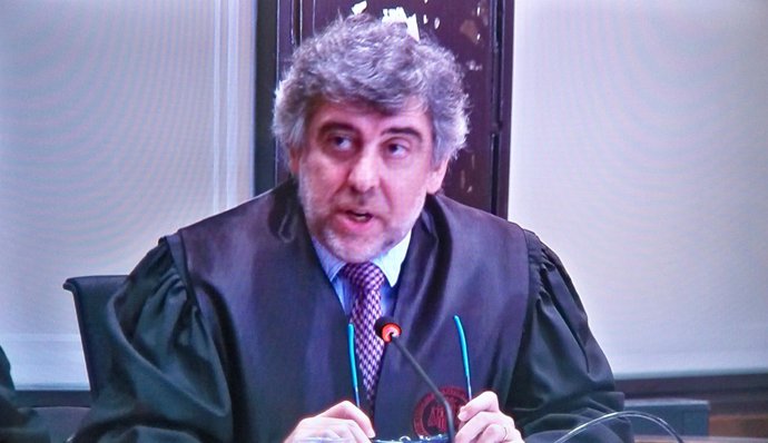 El abogado de Irene Rigau, Jordi Pina, en el juicio del 9N (Palau de  Justícia)