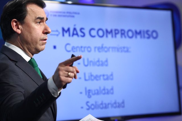 Fernando Martínez Maillo presenta las líneas básicas de la Ponencia Política y