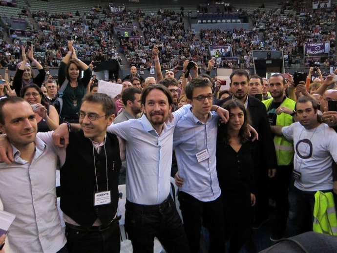 Pablo Iglesias, al costat de membres de Podem en l'Assemblea Fundacional