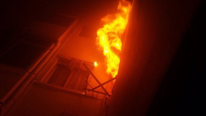 Incendio en una vivienda de la calle Santos Justo y Pastor