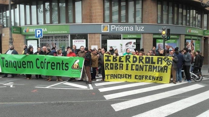 Concentración contra la subida de la electricidad