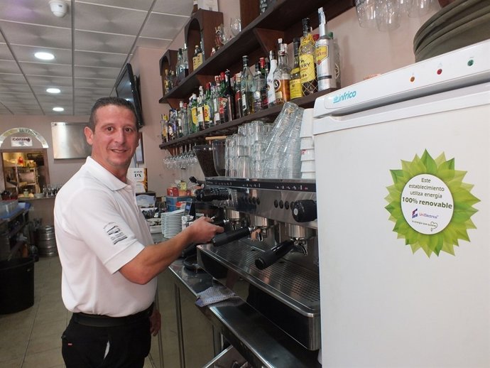 Trabajando en un establecimiento abastecido por renovables por Unieléctrica