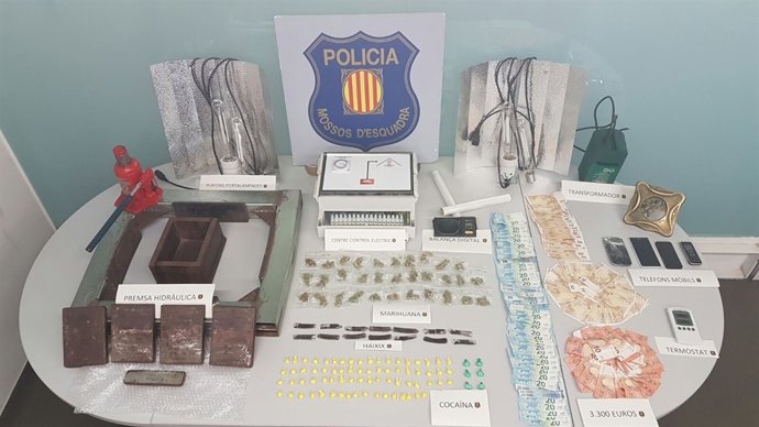 Material decomissat en l'operació antidroga en La Marina de Barcelona