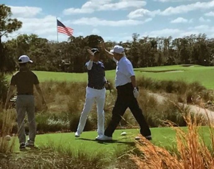 Trump y Abe jugando al golf