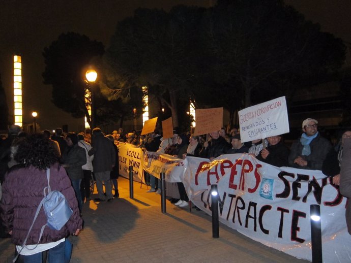 Protesta por los migrantes ante el Palau Sant Jordi