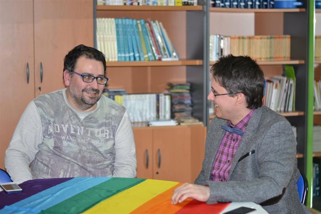 El presidente de Chiguitxs LGTB+ Palencia y el presidente de FeCyLGTB+
