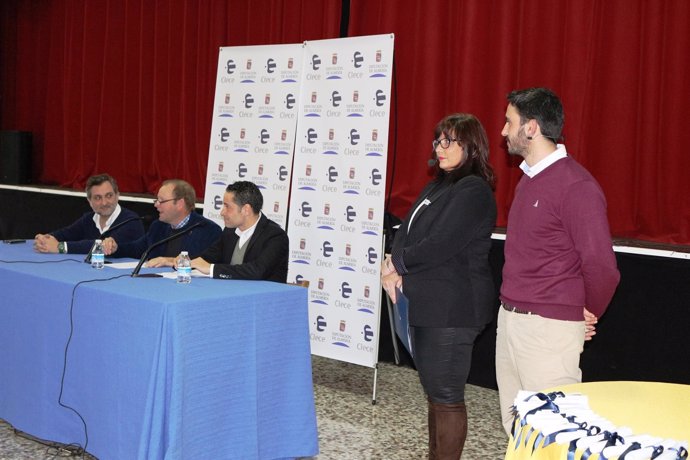 Entrega de certificados a auxiliares de ayuda a domicilio de  Almería