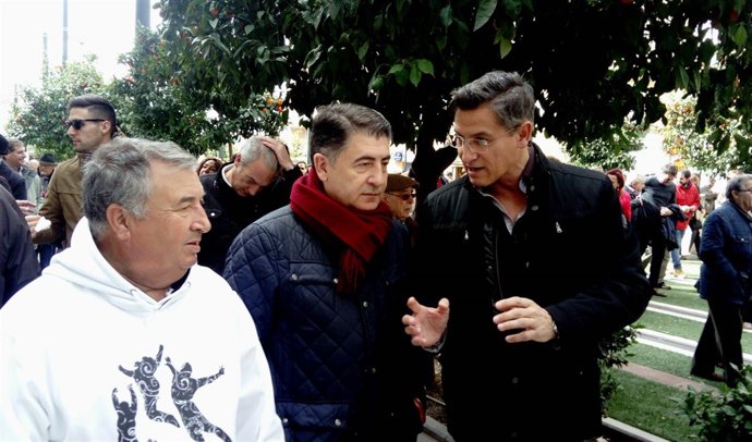Luis Salvador (Cs) en la manifestación por la reconexión ferroviaria de Granada