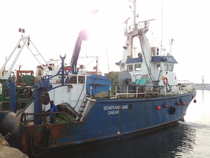 El barco Senefand 1, hundido en Senegal