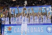 Silvia Domínguez devuelve la Copa al Perfumerías Avenida