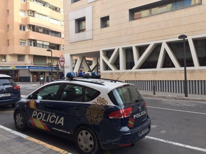 Un coche patrulla ante la Comisaría provincial