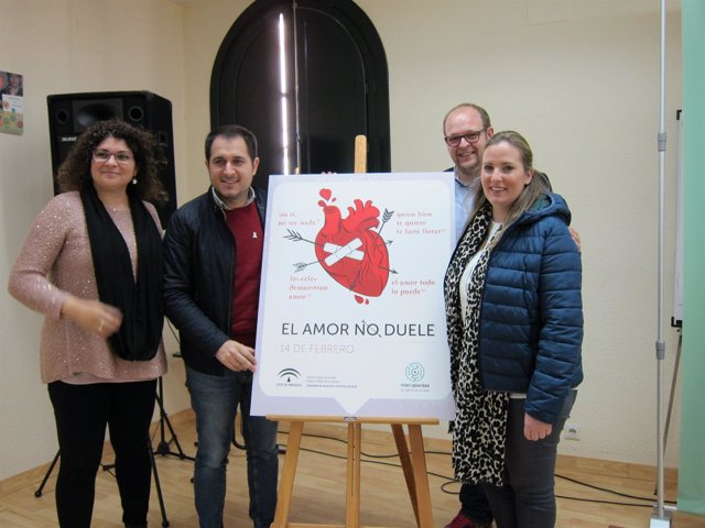 Presentan en Huelva la campaña 'El amor no duele'. 
