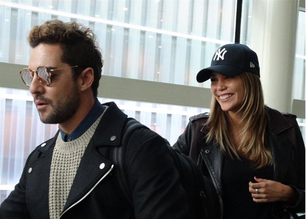 David BIsbal, muy feliz junto a Rosanna Zanetti./ Europa Press         
