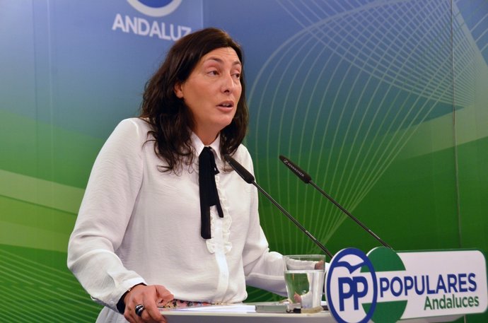 La secretaria general del PP-A, Loles López, en rueda de prensa