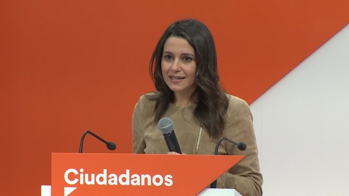 Arrimadas insta a Mas a ser "valiente"