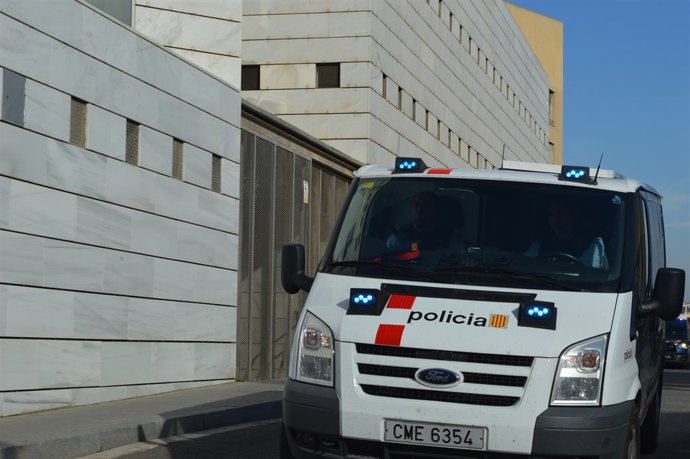 Furgoneta que porta el caçador que va matar els agents rurals