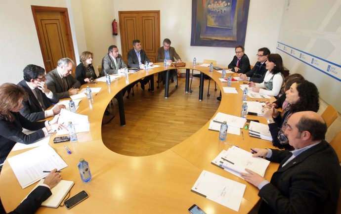 La conselleira de Medio Rural mantiene una reunión con delegados territoriales