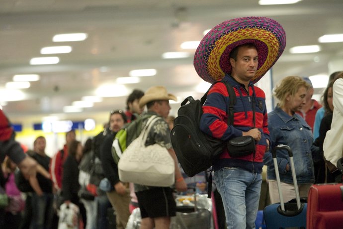 Turistas en el Aeropuerto de Cancún, en México