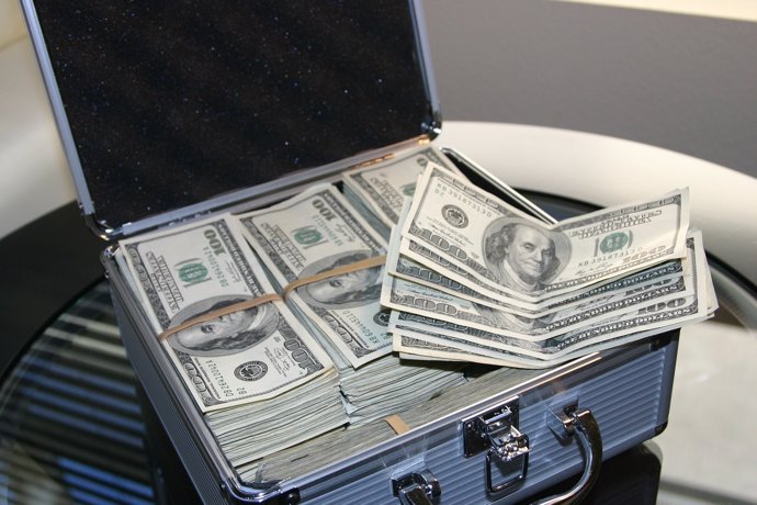 Dólares en maleta