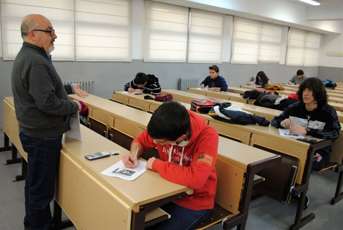 ESTUDIANTS, PROFESSOR, AULA, CLASSE, UCLM, SELECTIVITAT, APRENENTATGE