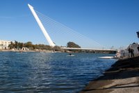 Un barco de la Armada con un sonar inspeccionará el Guadalquivir para buscar a Marta