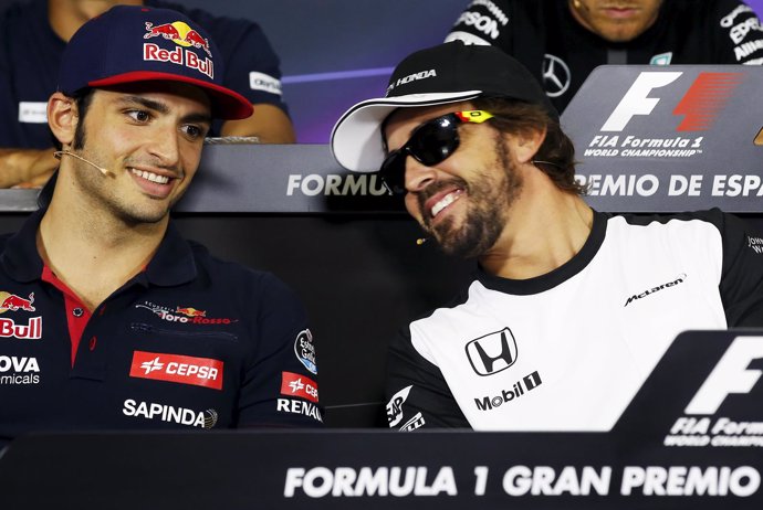 Carlos Sainz (Toro Rosso) y Fernando Alonso (McLaren)
