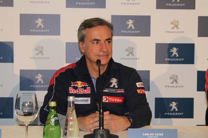 Carlos Sainz en la presentació del nou cotxe