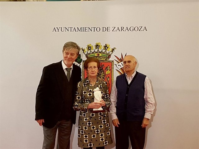 Pedro Santisteve homenajea a los matrimonios que celebran las Bodas de Oro