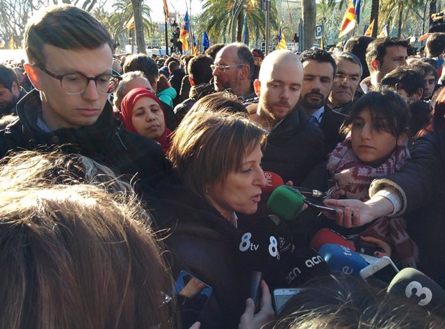 La presidenta del Parlament C.Forcadell en la manifestación por el juicio del 9N