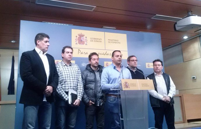 Antolín Gayo, dirigente de Coordinadora y otros representantes de estibadores