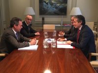 Espadas propone a Fomento avanzar en el metro entre Pino Montano y Prado de San Sebastián