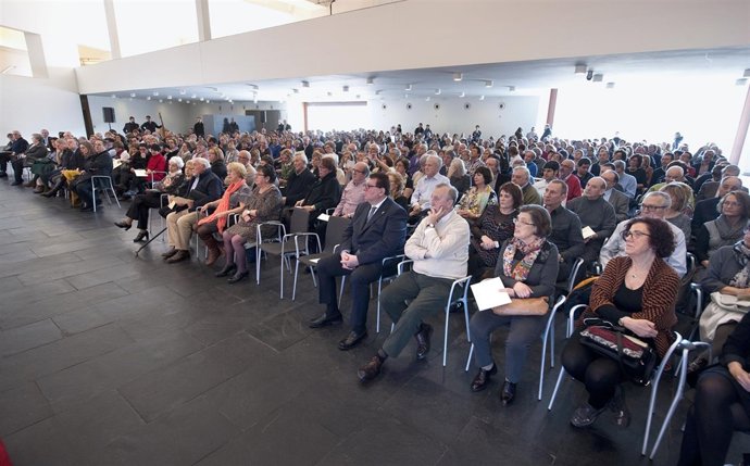 Asistentes al homenaje.