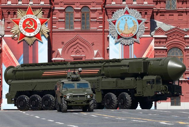 Misil balístico intercontinental RS-24 Yars en el desfile de la Victoria