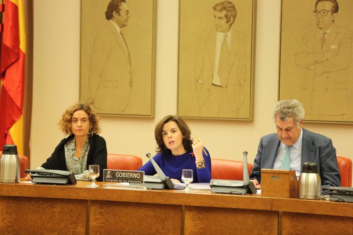 Soraya Sáenz de Santamaría comparece en la Comisión Constitucional del Congreso