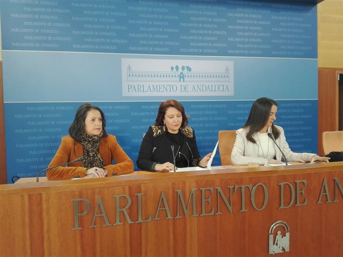 Carmen Crespo junto a Catalina García y Arancha Martín