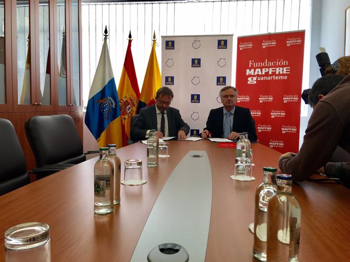 Firma del convenio entre el Cabildo de Gran Canaria y Mapfre Guanarteme