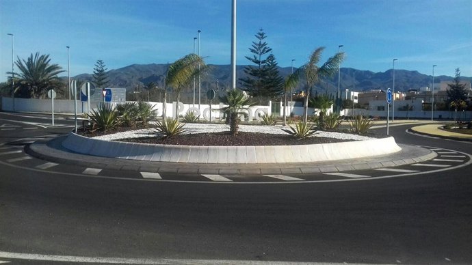 Esta nueva rotonda ha mejorado el acceso por la AL-3117 a Pechina.