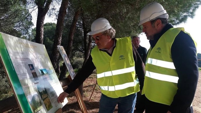 Algar (dcha.) durante su visita a Los Villares