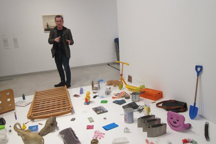 Exposició 'Autogestió' amb el comissari Antonio Ortega        