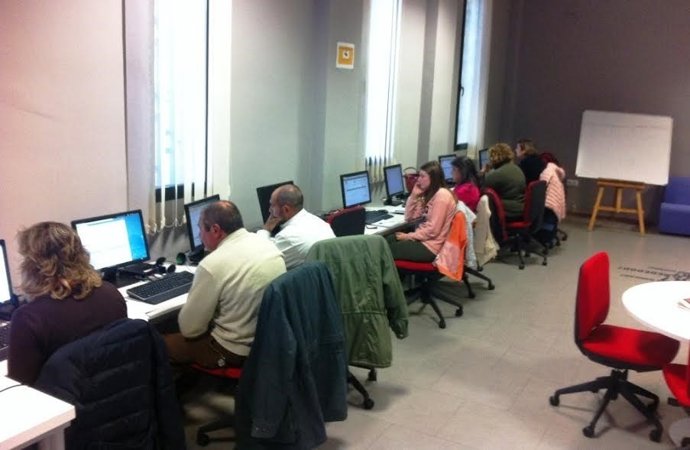 Usuarios en un taller sobre certificados digitales