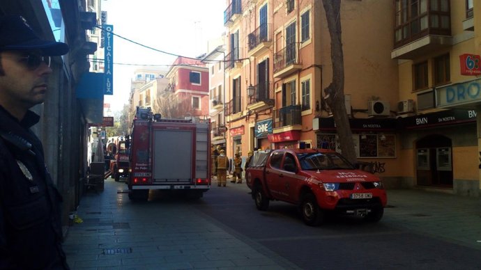 Balcones rotos en calle Olmos