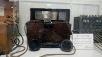 Viaje en el tiempo en el nuevo museo de la Telecomunicación de la UPV: el teléfono de la Legión Cóndor y código morse