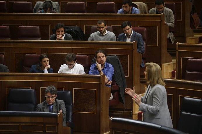 Fátima Báñez en la sesión de control al Gobierno en el Congreso