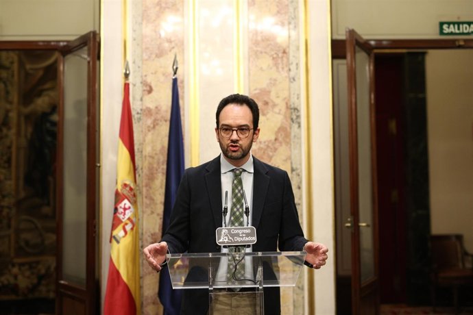 Rueda de prensa de Antonio Hernando en el Congreso