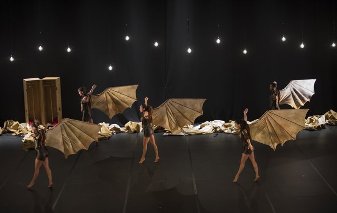 L'espectacle 'Vols', de la companyia Aracaladanza