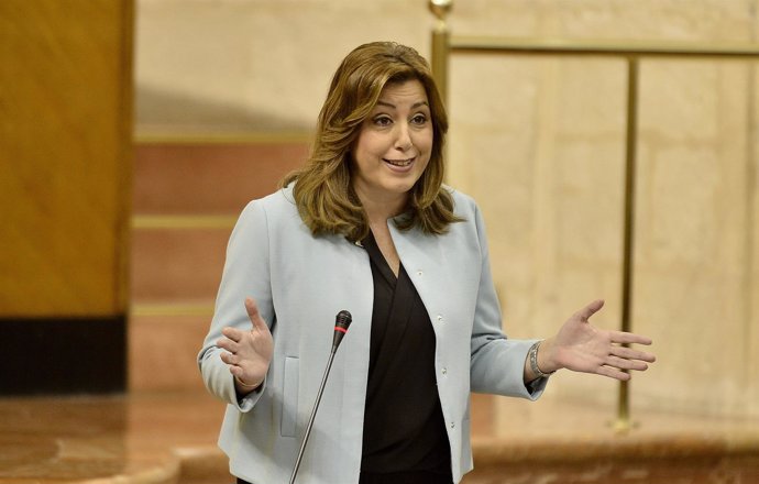 Susana Díaz responde a los portavoces parlamentarios en la sesión de control