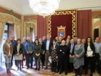El Ayuntamiento de Pamplona homenajea a los funcionarios jubilados y a los fallecidos en 2016