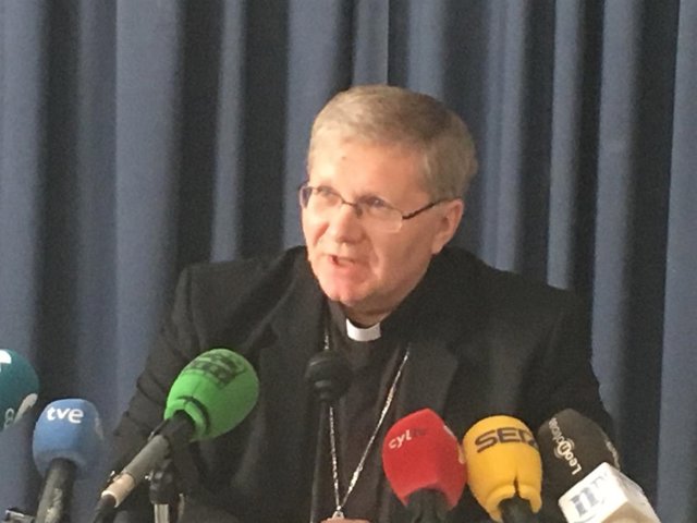 El Obispo de Astorga, Juan Antonio Menéndez.