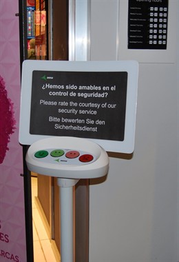 Dispositivo instalado en el aeropuerto de Gran Canaria para conocer la opinión